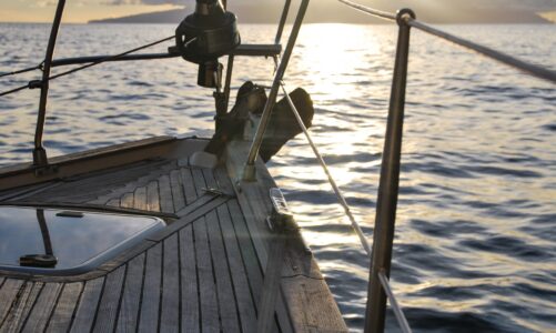 Noleggia la tua barca a vela e naviga verso l’avventura!